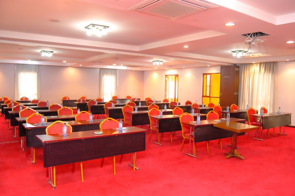 Ngong Hills Hotel 64/72