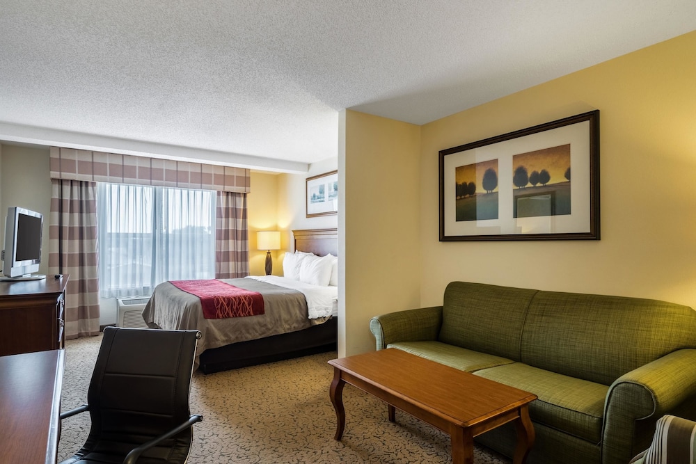 Comfort Inn & Suites Dover near Speedway 34/56