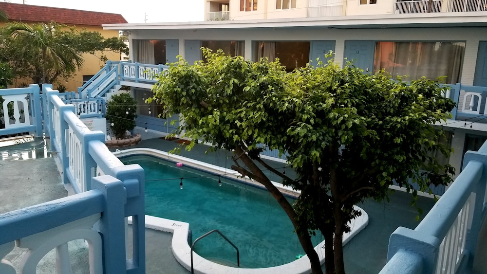 Hotel Motel Lauderdale Inn 17/24