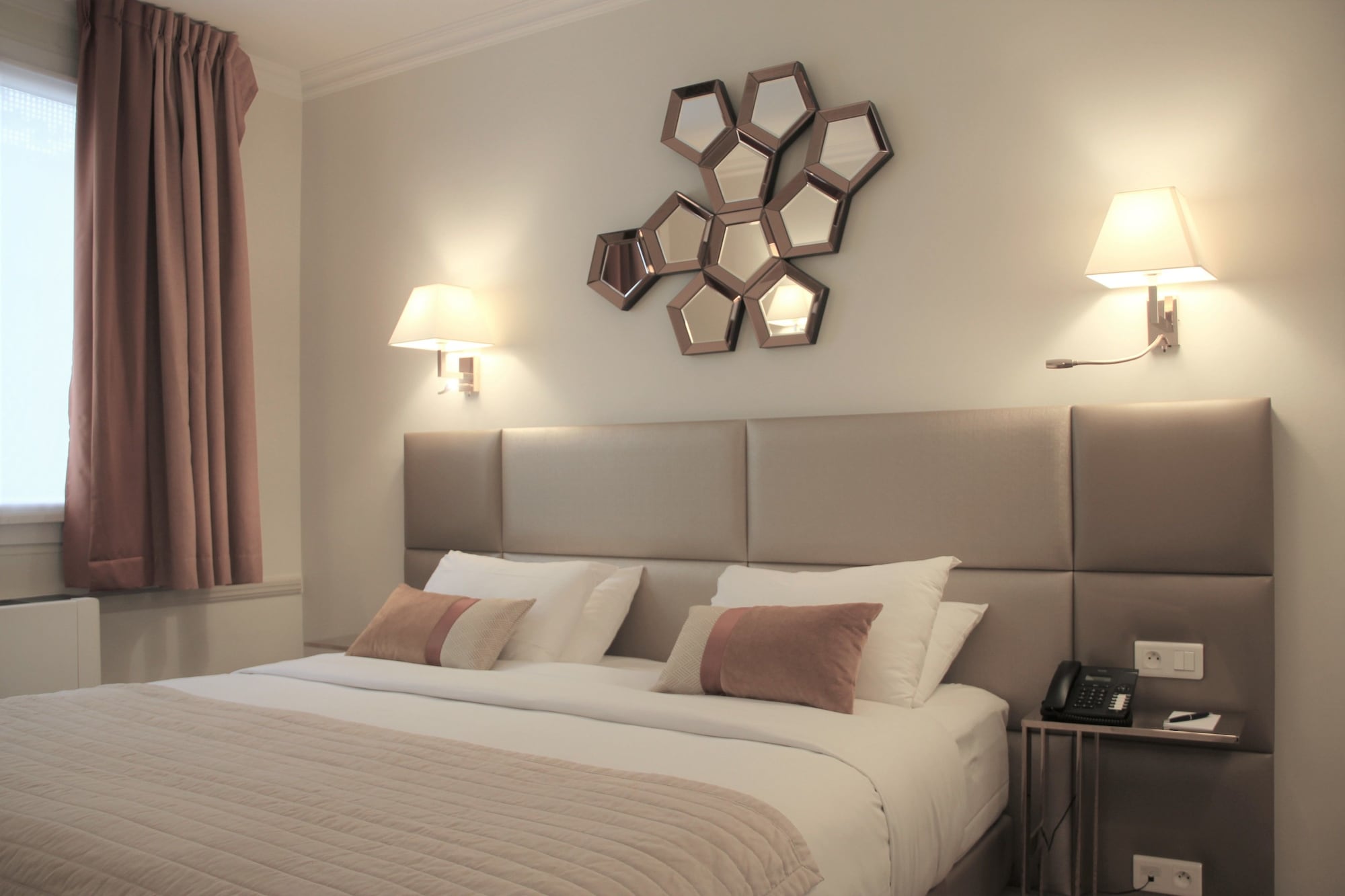 DELUXE, SUITE
