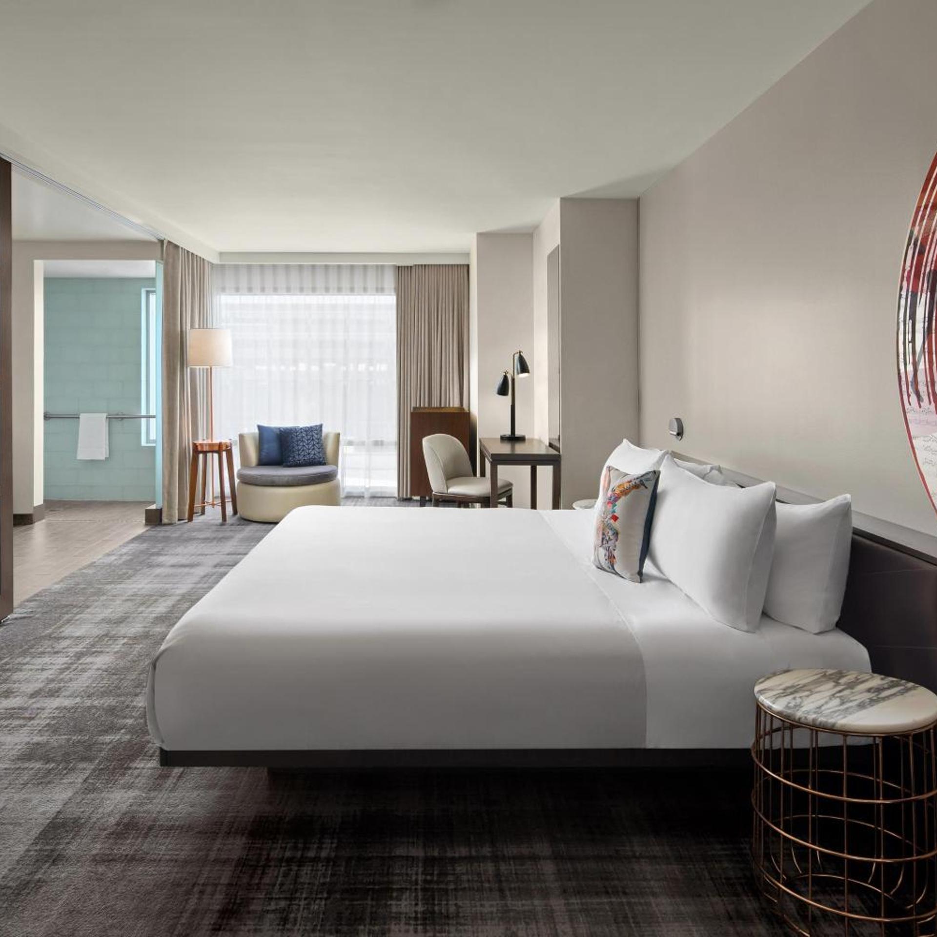 Standard, King Bed, Old Town View, Accessible