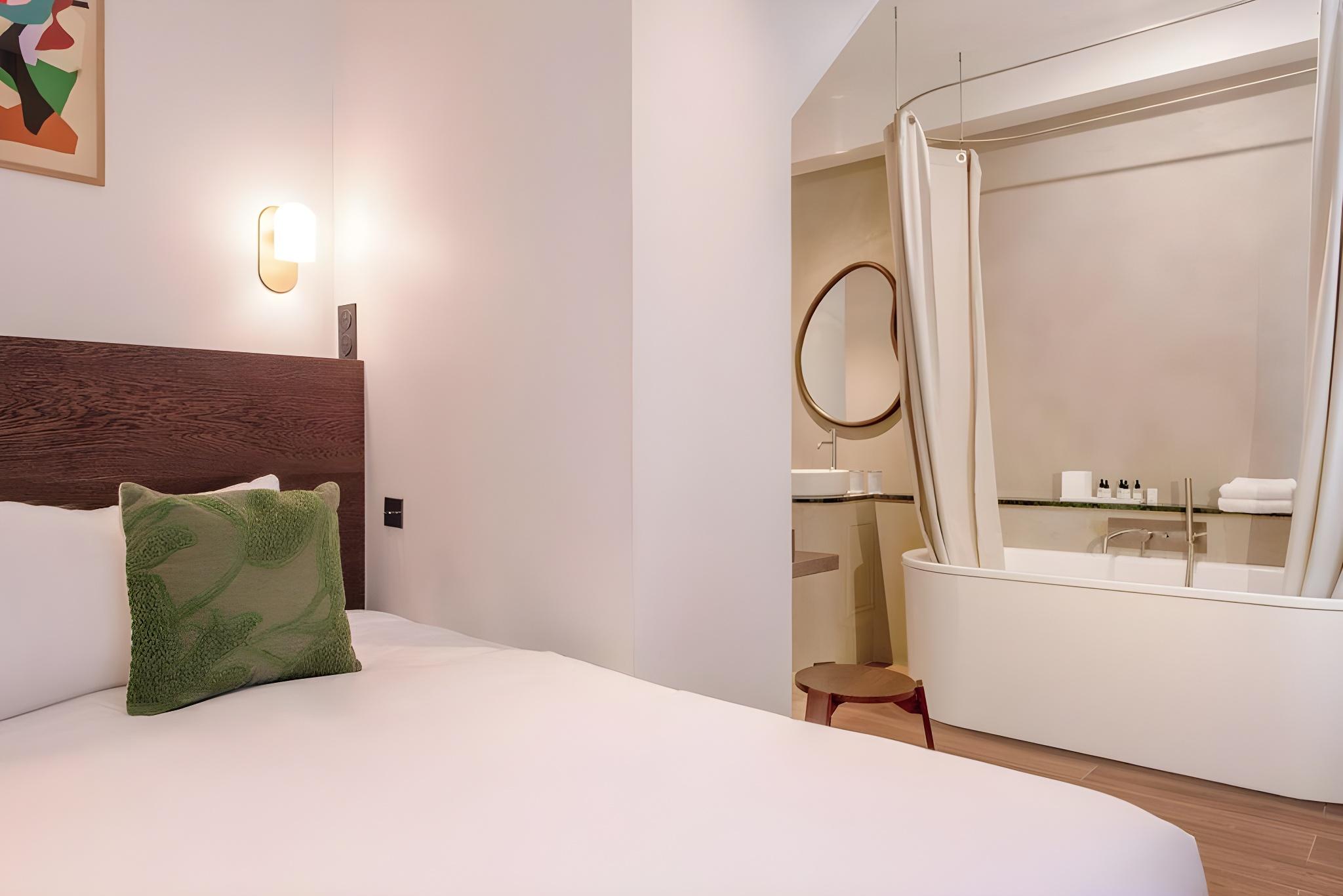 Signature, Double Bed