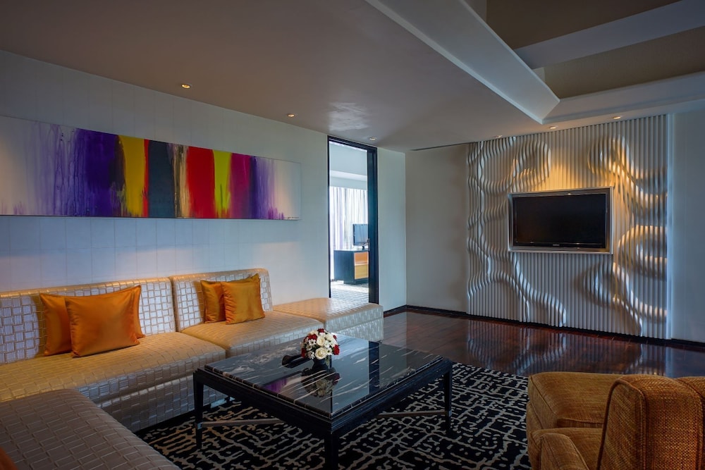 ARTOTEL TS Suites Surabaya 28/34