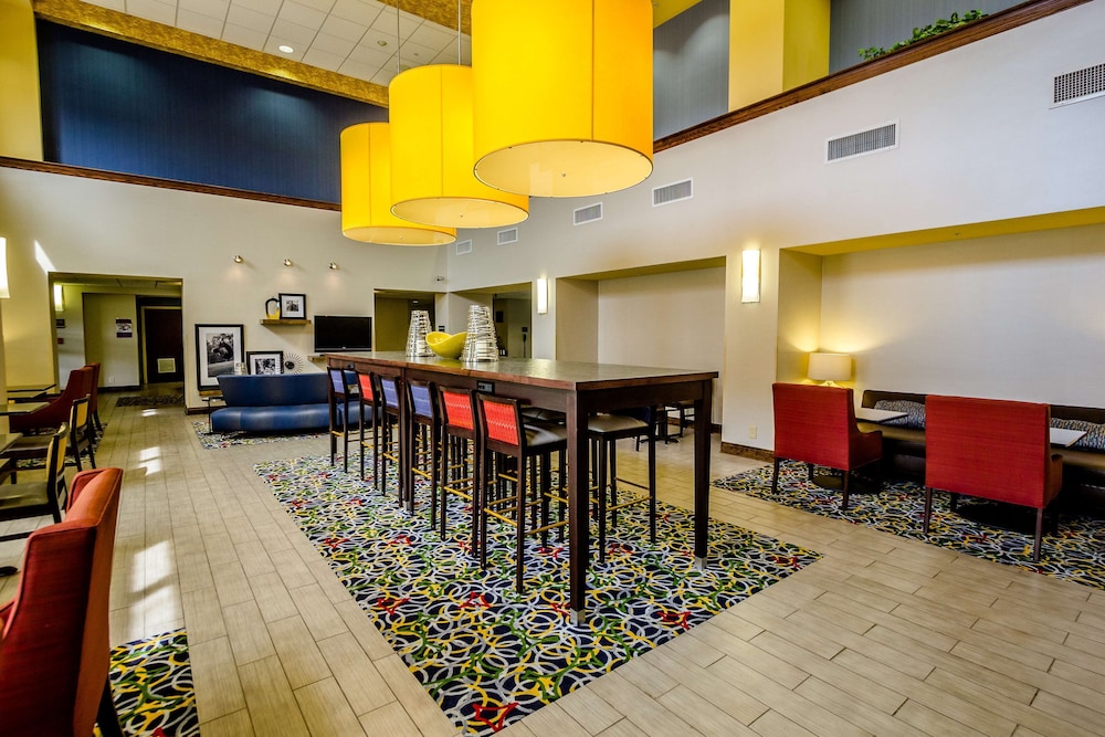 Hampton Inn Suites Natchez 28/78
