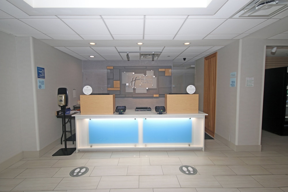 Holiday Inn Express Troutville - Roanoke North 9/60