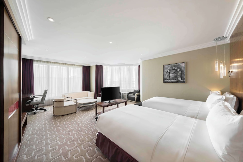 كراون بلازا الرياض منهال(Radisson Blu Hotel and Convention Center, Riyadh Minhal) 10/67