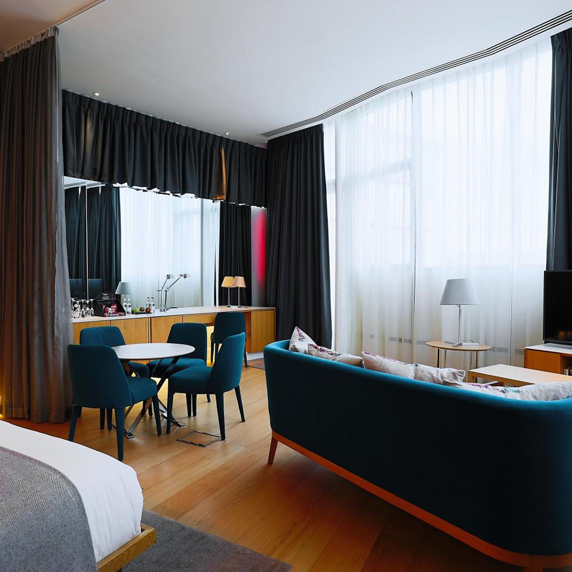 جناح سيغنتشر، Malmaison Cheltenham 6/8