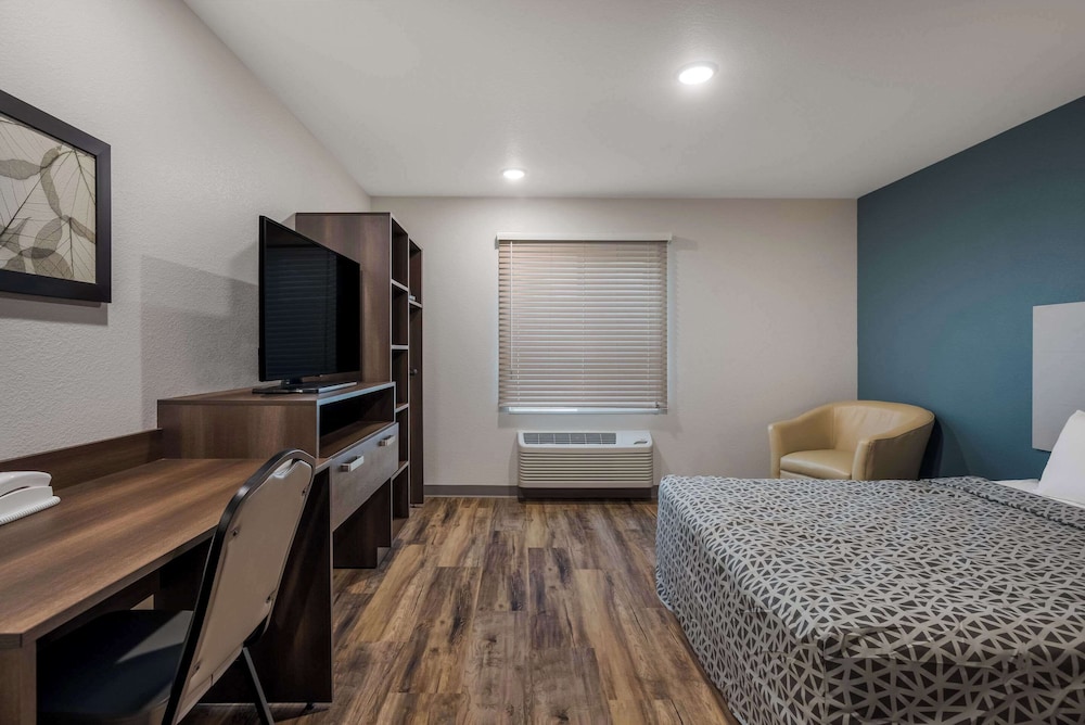 Woodspring Suites Milwaukee - Menomonee Falls 9/27