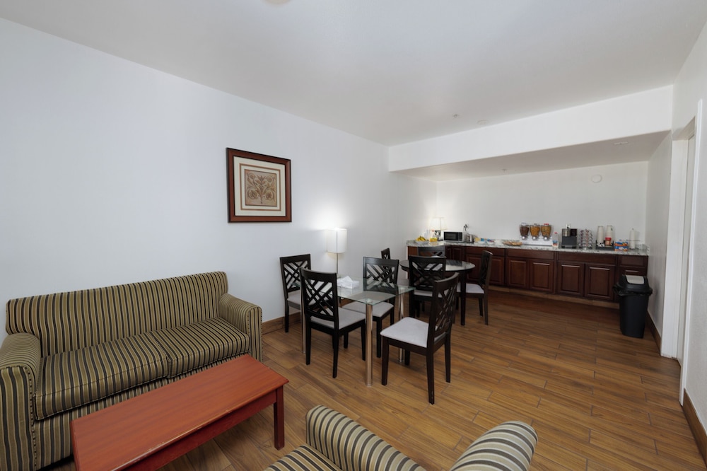 America Inn Suites 29/45