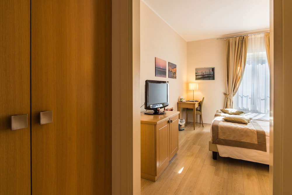 Hotel Sirmione E Promessi Sposi 26/69