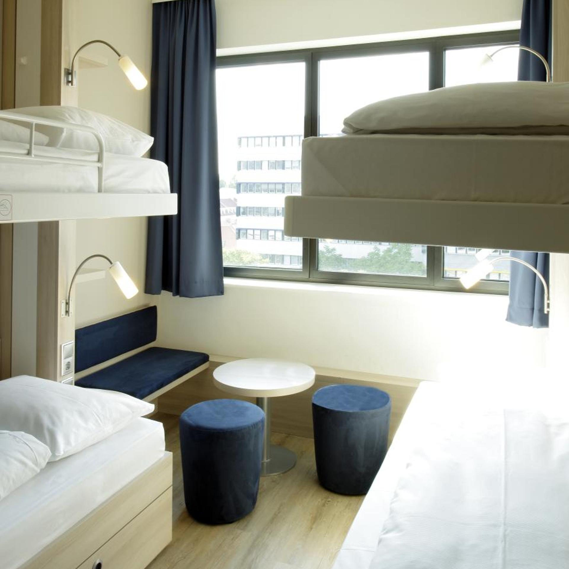 Room, Quadruple 7/10