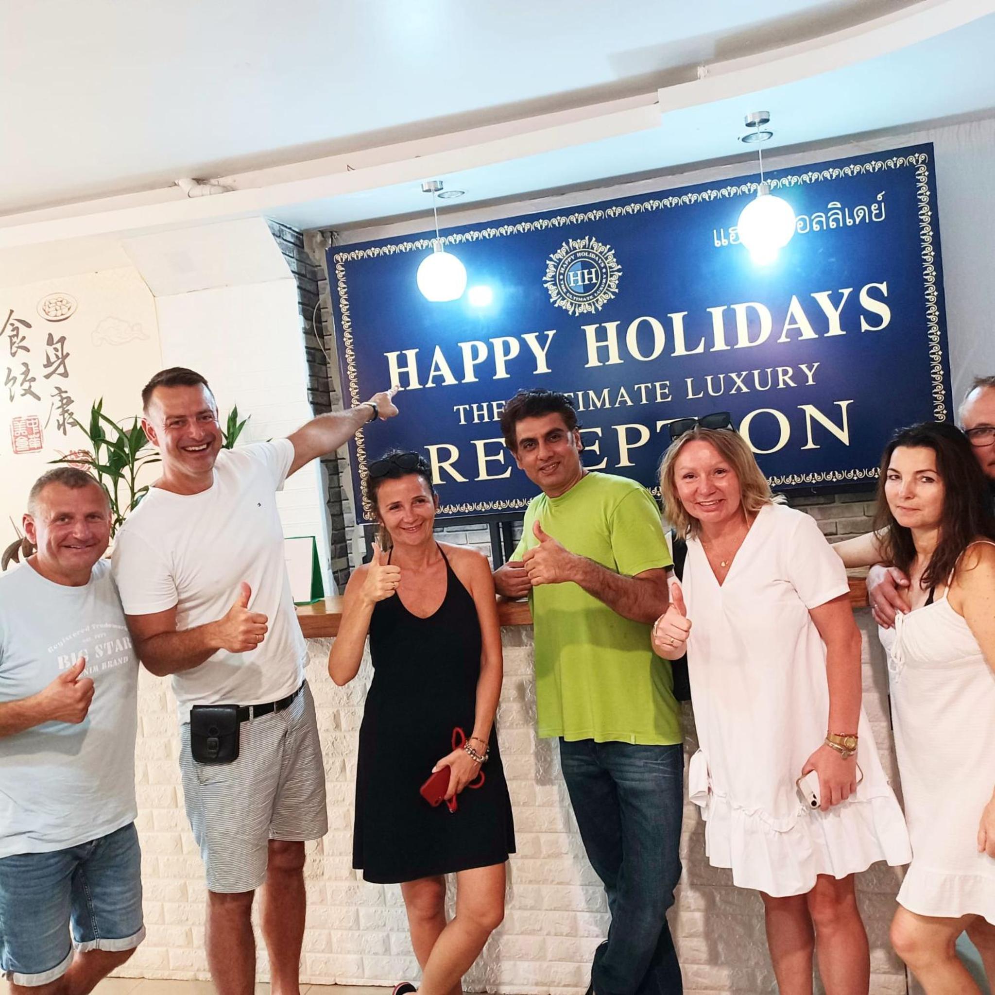 Happy Holidays Hotel 26/50