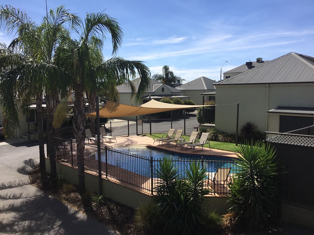 Bridges On Meninya Motel & Apartments 5/50