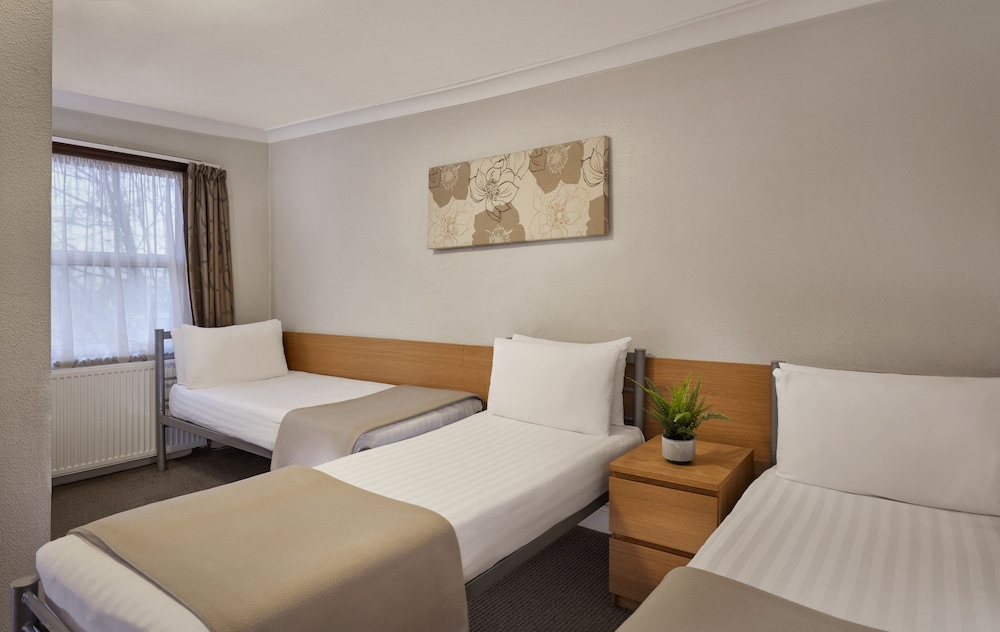 Lords Hotel 30/63