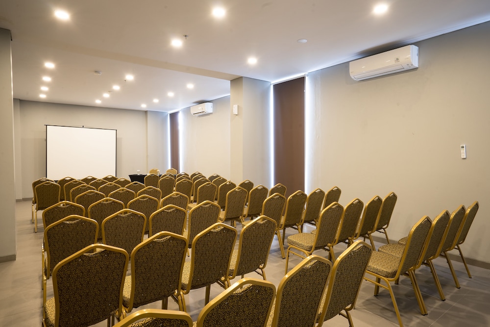 Maple Hotel Grogol 23/27