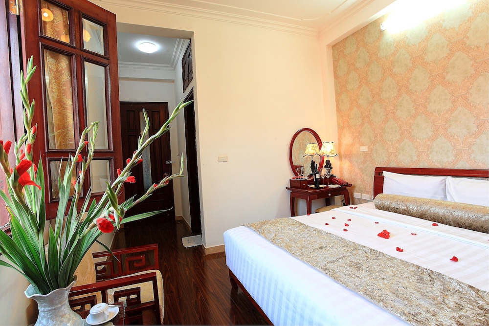 Luxury Hotel 33/58