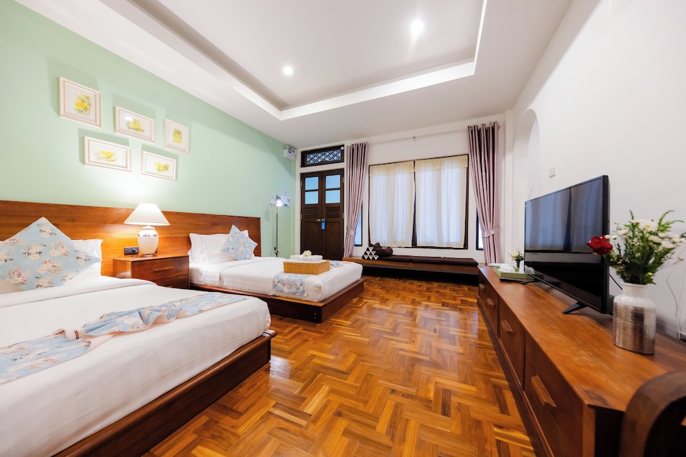 Deluxe, Twin Beds