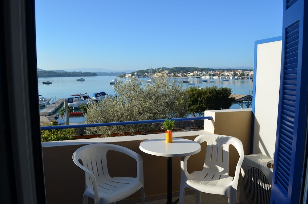 Hotel Rozos 16/19