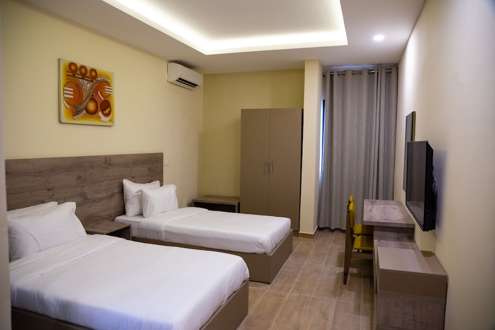 Hotel Silver Moon CI 20/68