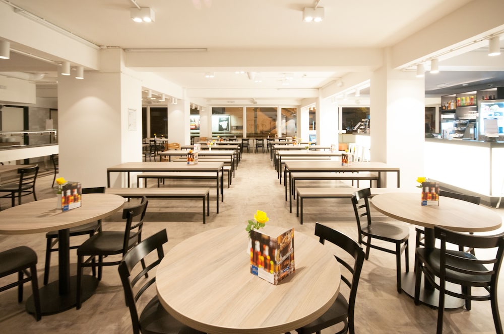 restaurant cafeteria