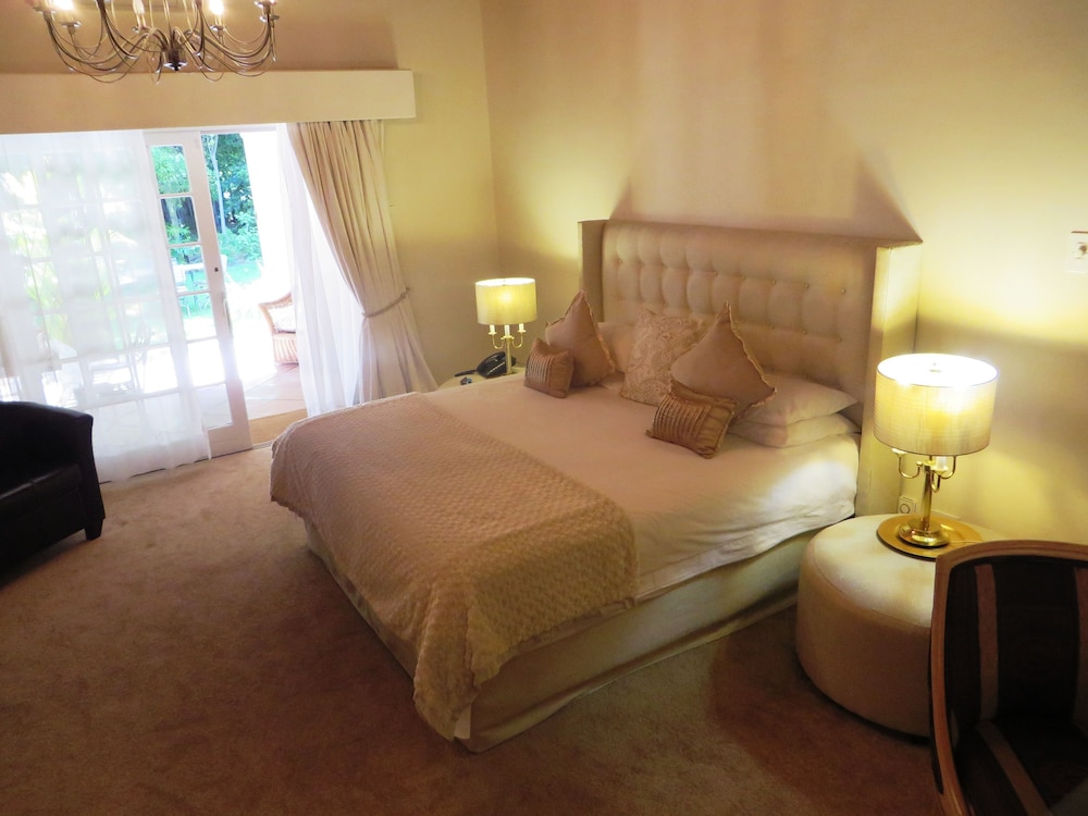 MANOR, GARDEN, SUITE, HOUSE