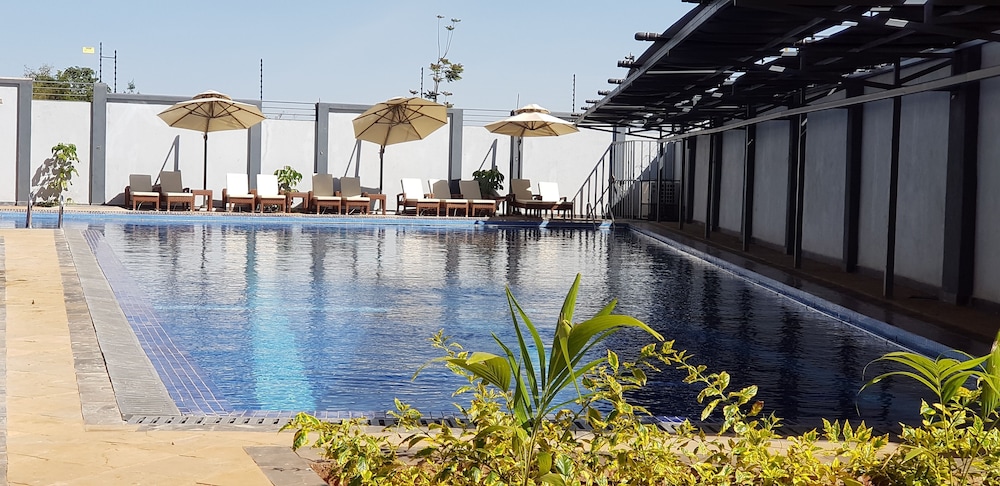 Lymack Suites 28/31
