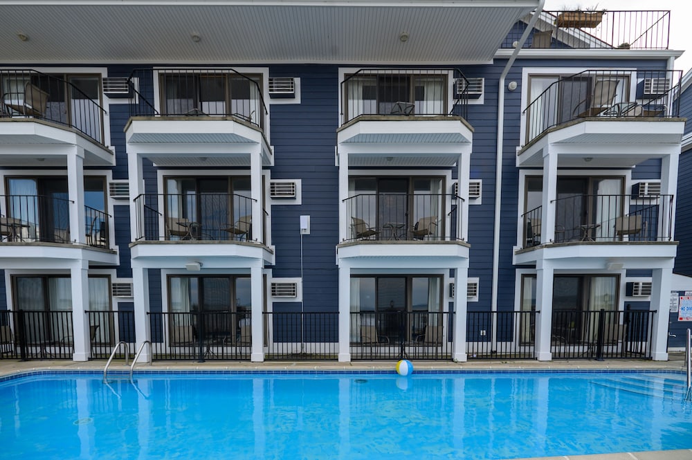 Pointes North Beachfront Hotel 2/72
