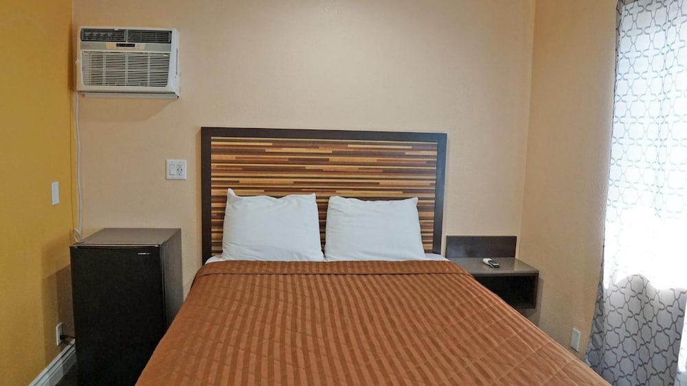 Holly Crest Hotel - Los Angeles, LAX Airport 5/26