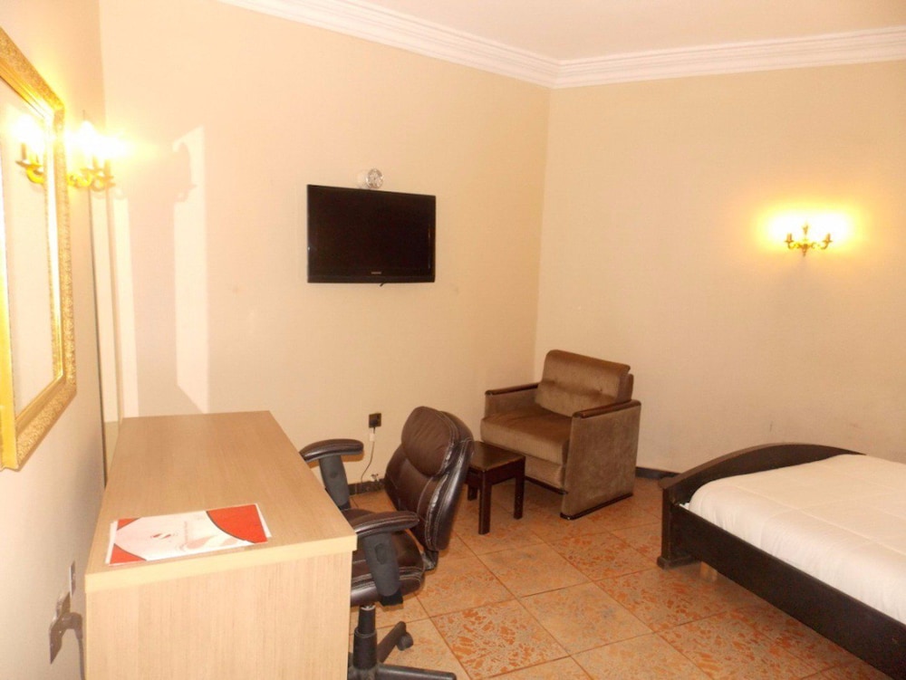 Thornberry Savannah Suite Hotel 24/32