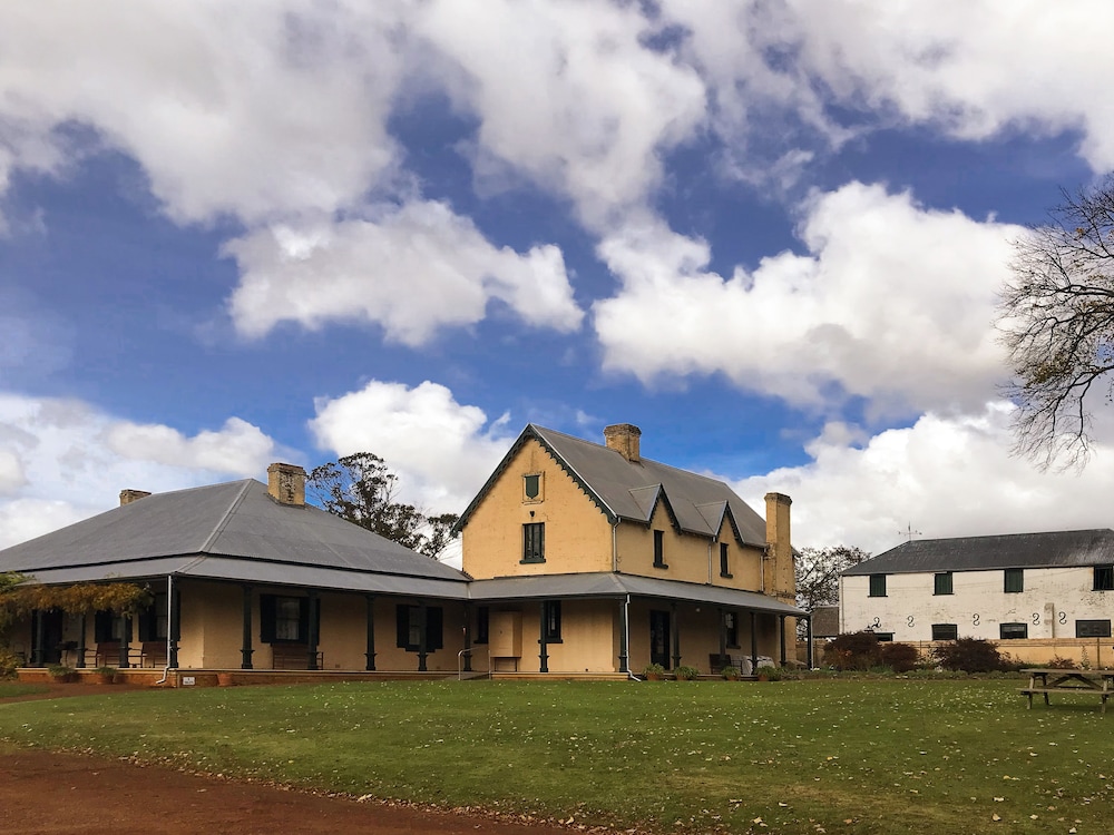 THE RACECOURSE INN 45/50