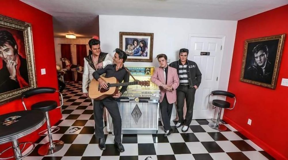 Branson Surrey Inn 35/65