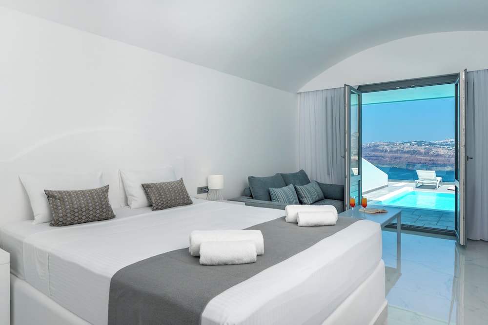 JUNIOR SUITE, CALDERA VIEW, CLIFF SIDE, PRIVATE POOL