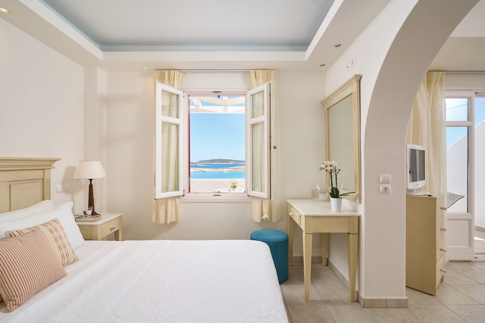 GRAND, SUITE, QUEEN BED, SEA VIEW, HOT TUB