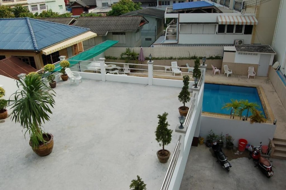 Baan Manthana Hotel 50/50