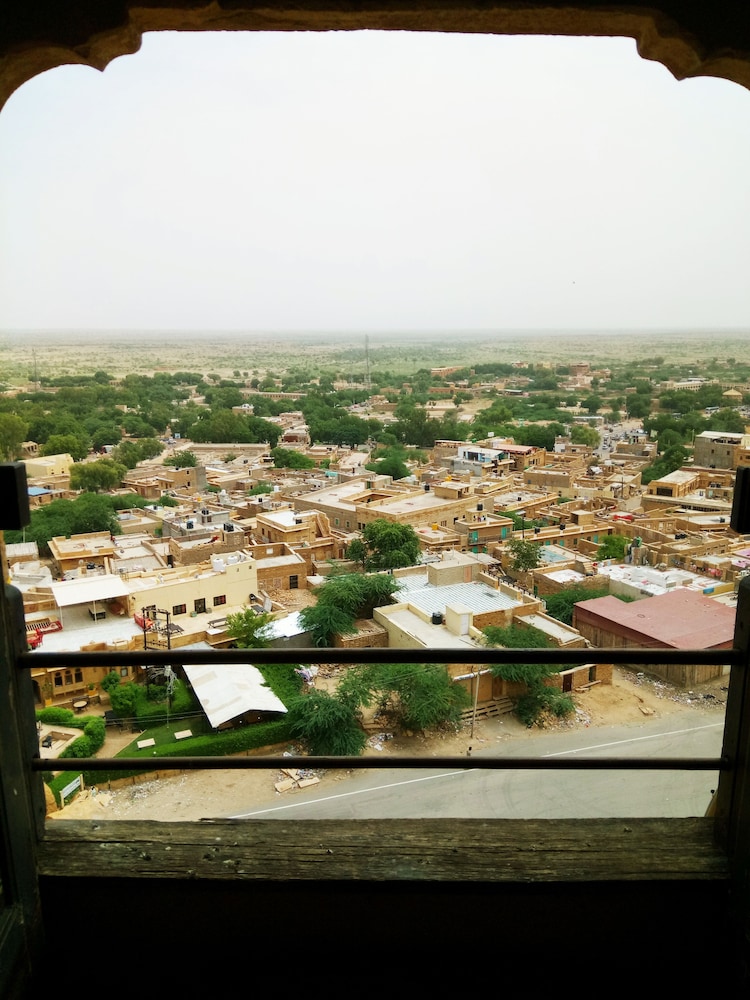 Vista Rooms at Old Royal Palace 25/38