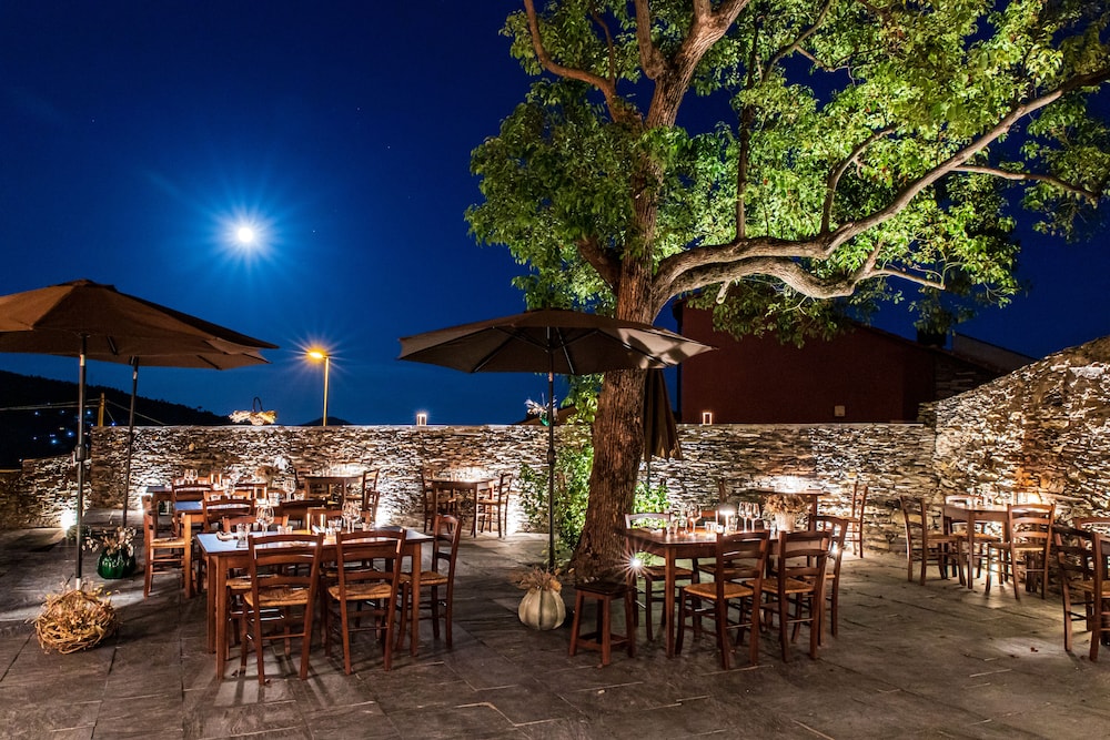 Villa Riviera Suites 25/50