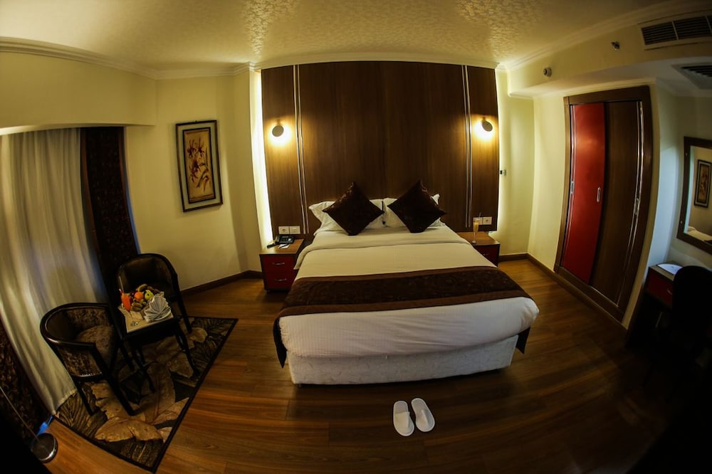 1 BEDROOM, JUNIOR SUITE, GARDEN VIEW