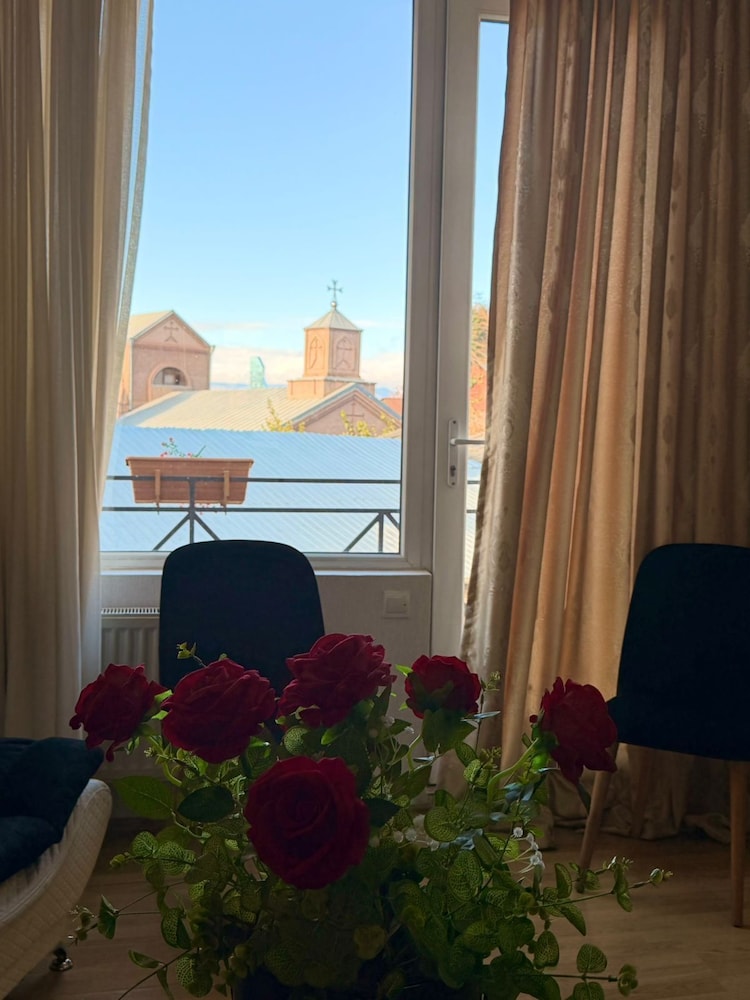 Qeroli Hotel 42/50