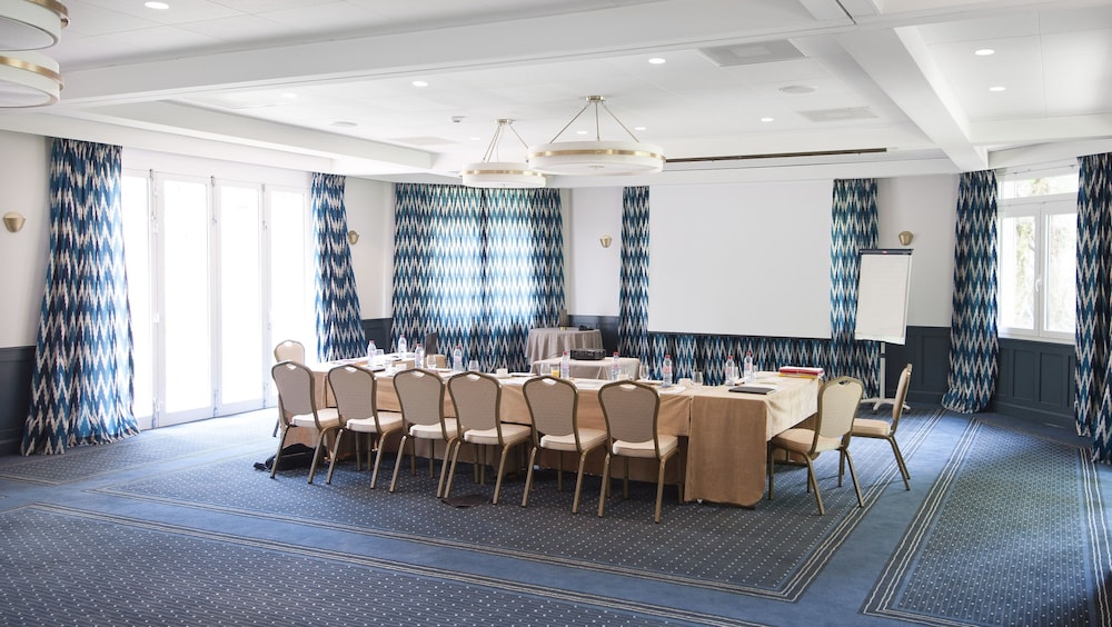 Manoir Hotel 24/50