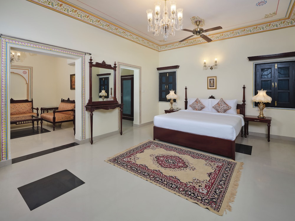 HERITAGE, SUITE