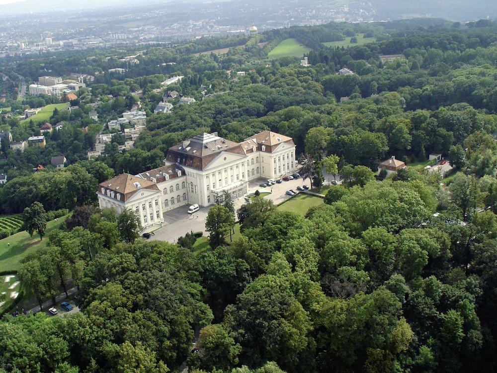 Austria Trend Hotel Schloss Wilhelminenberg 69/74