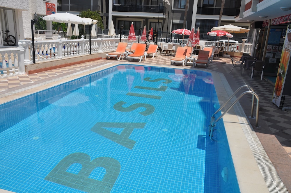 Basil's Apart Hotel 31/51