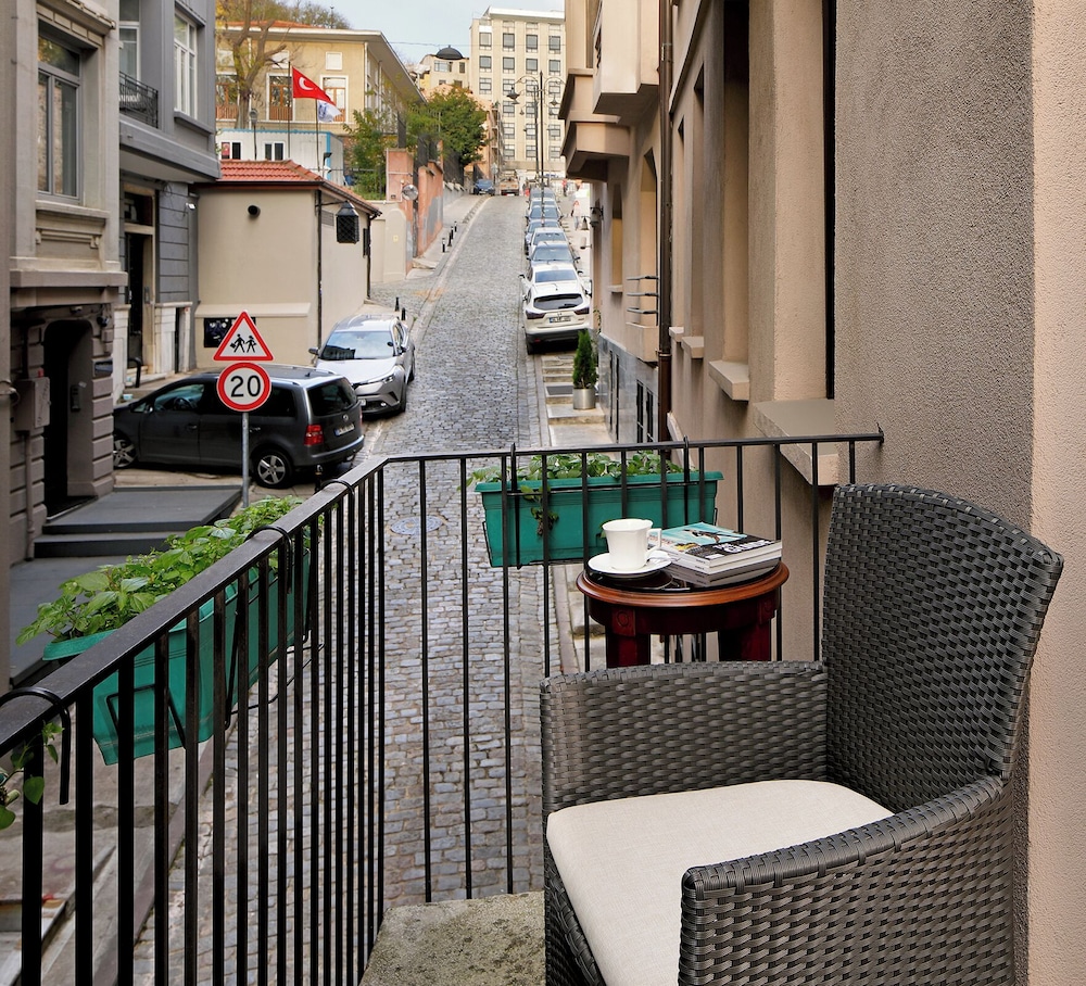 Galateia Residence 33/50