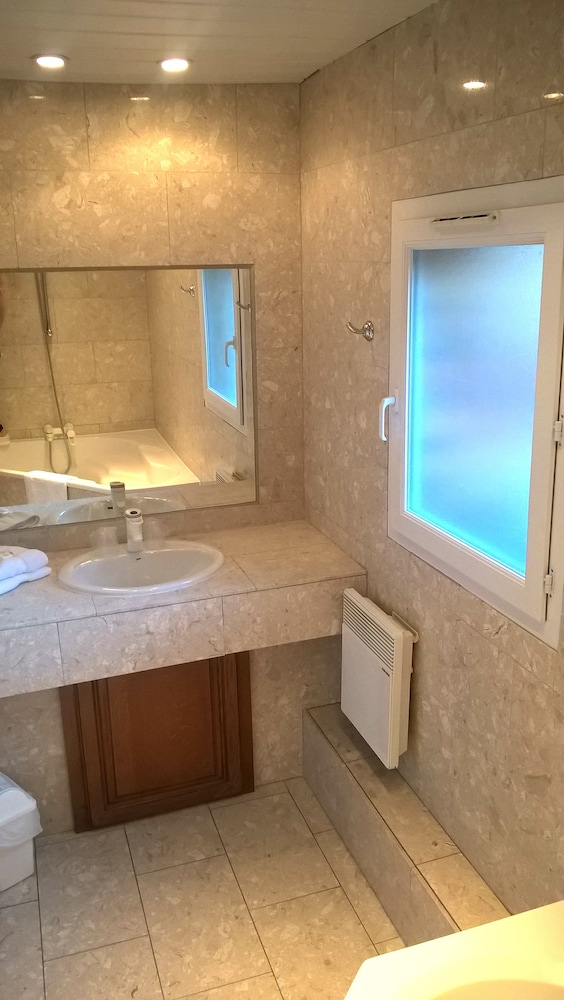 La Villa 10 26/50
