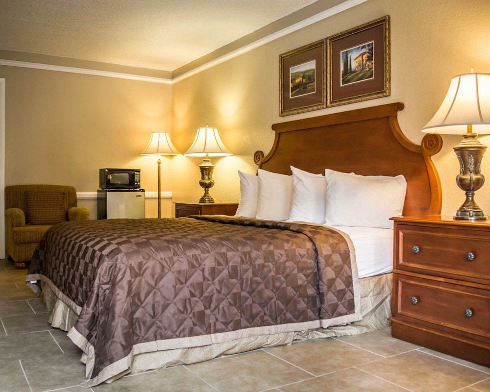 Rodeway Inn Near Ybor City - Casino 28/52