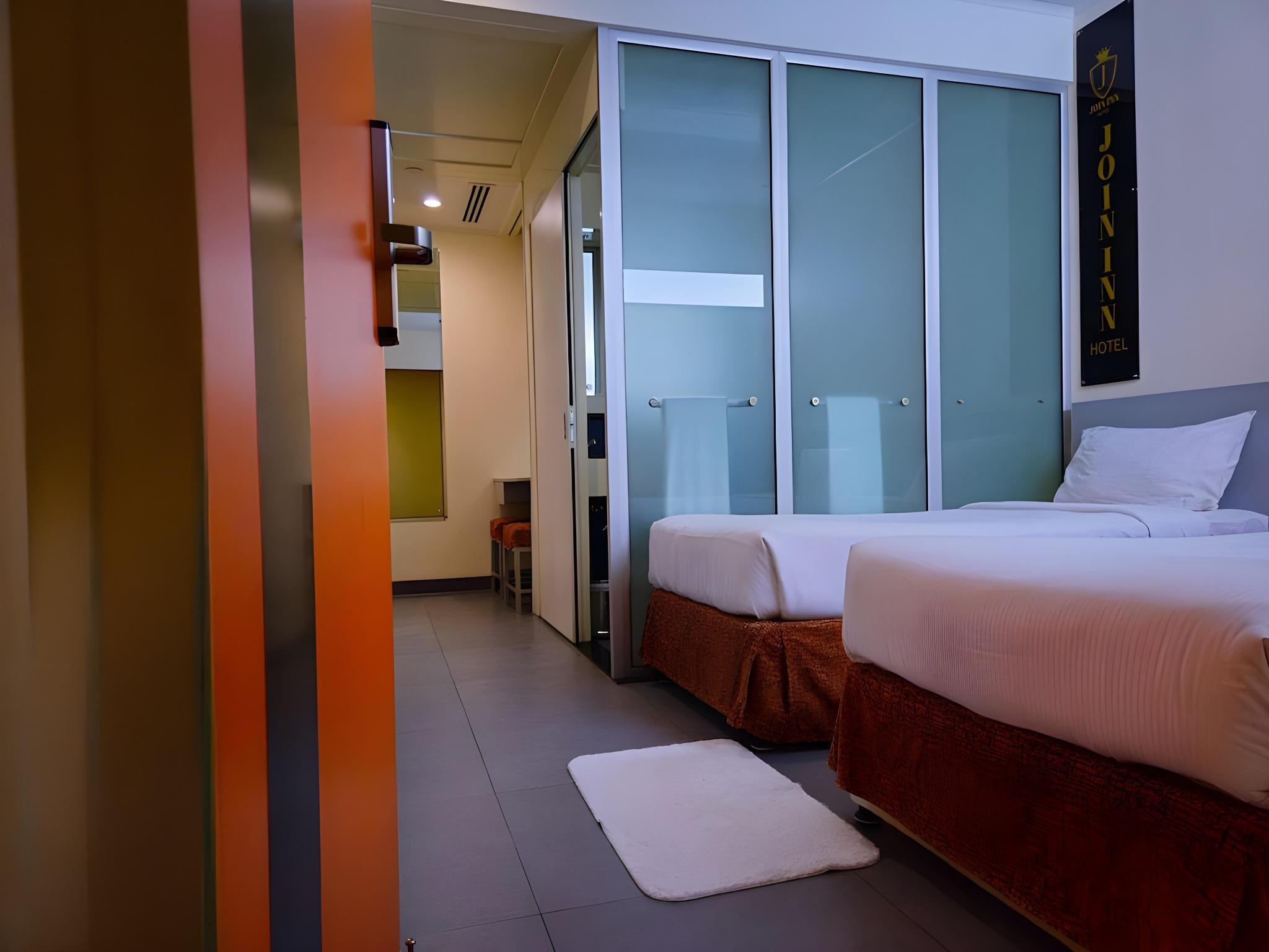 Room, Twin Beds