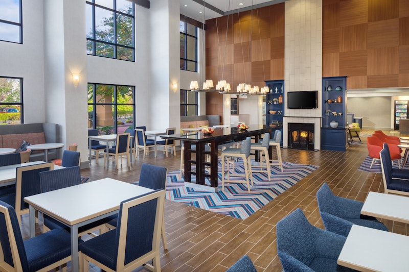 Hampton Inn Garden City Long Island, NY 26/32