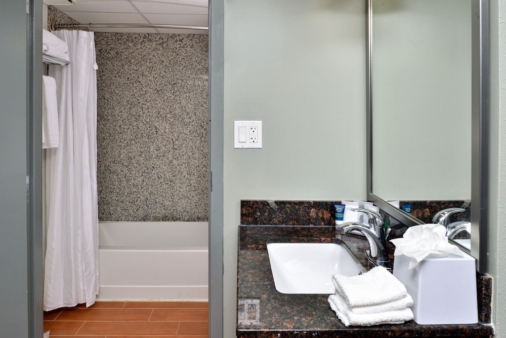 Four Points By Sheraton Virginia Beach Oceanfront 12/30
