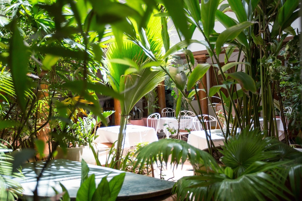 Maison Perumal Hotel & Restaurant CGH Earth 36/40
