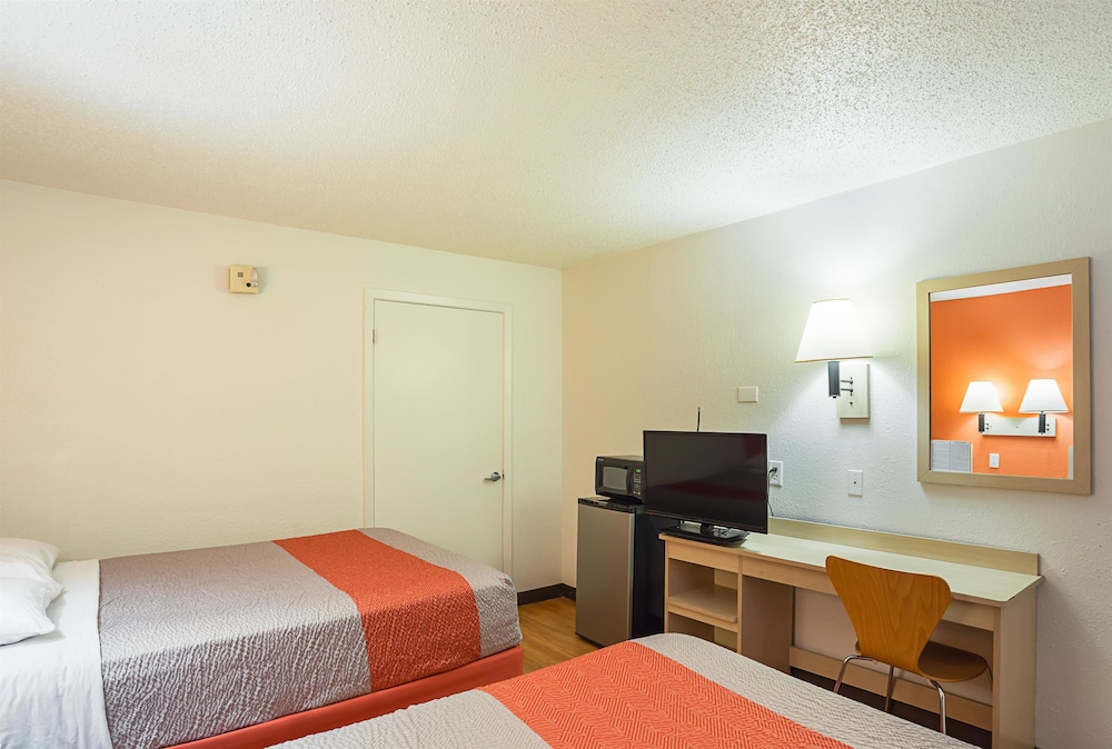 Motel6 Jackson, MS 33/61